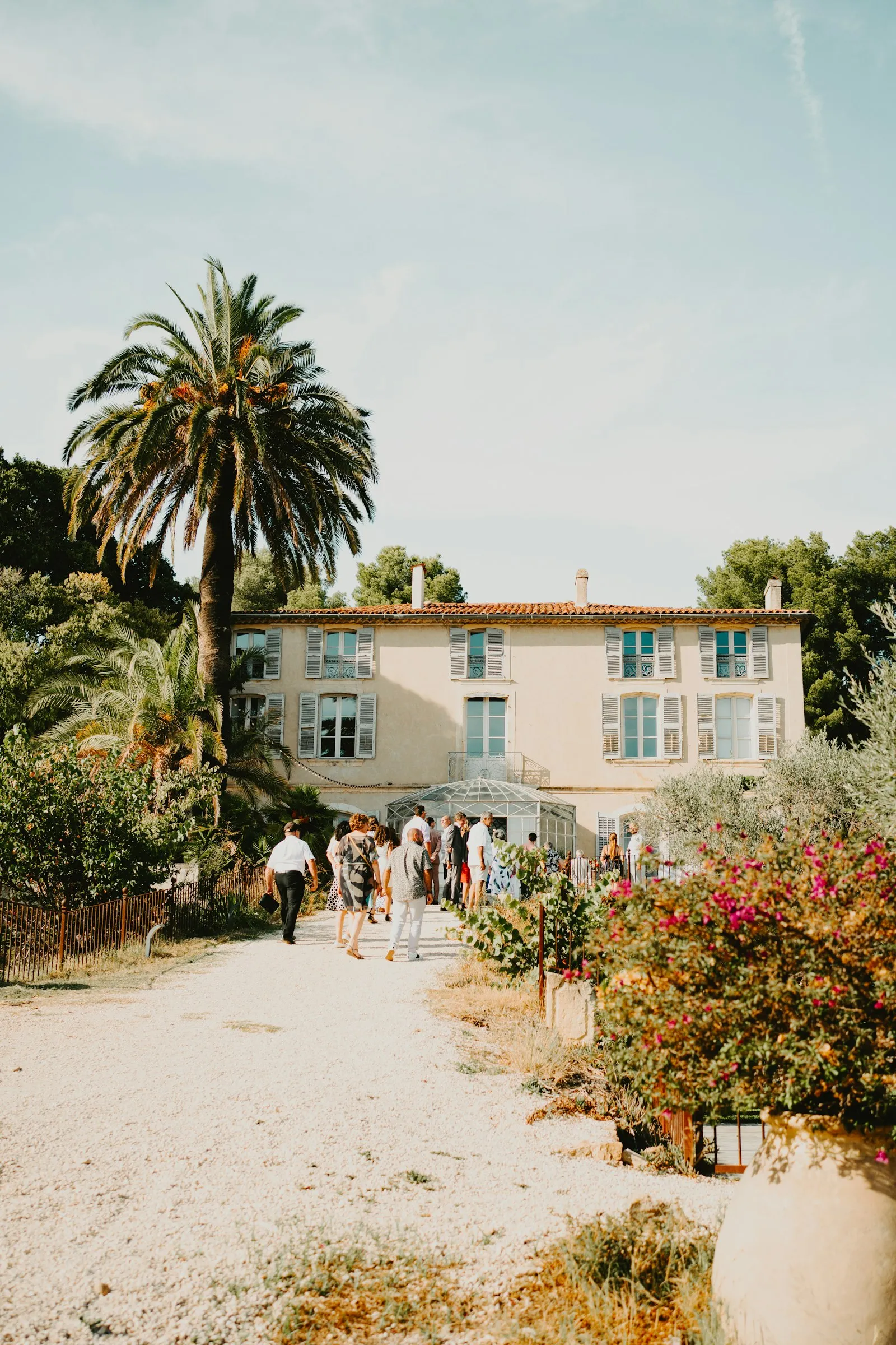 Guests walking up the gravel drive to the farmhouse