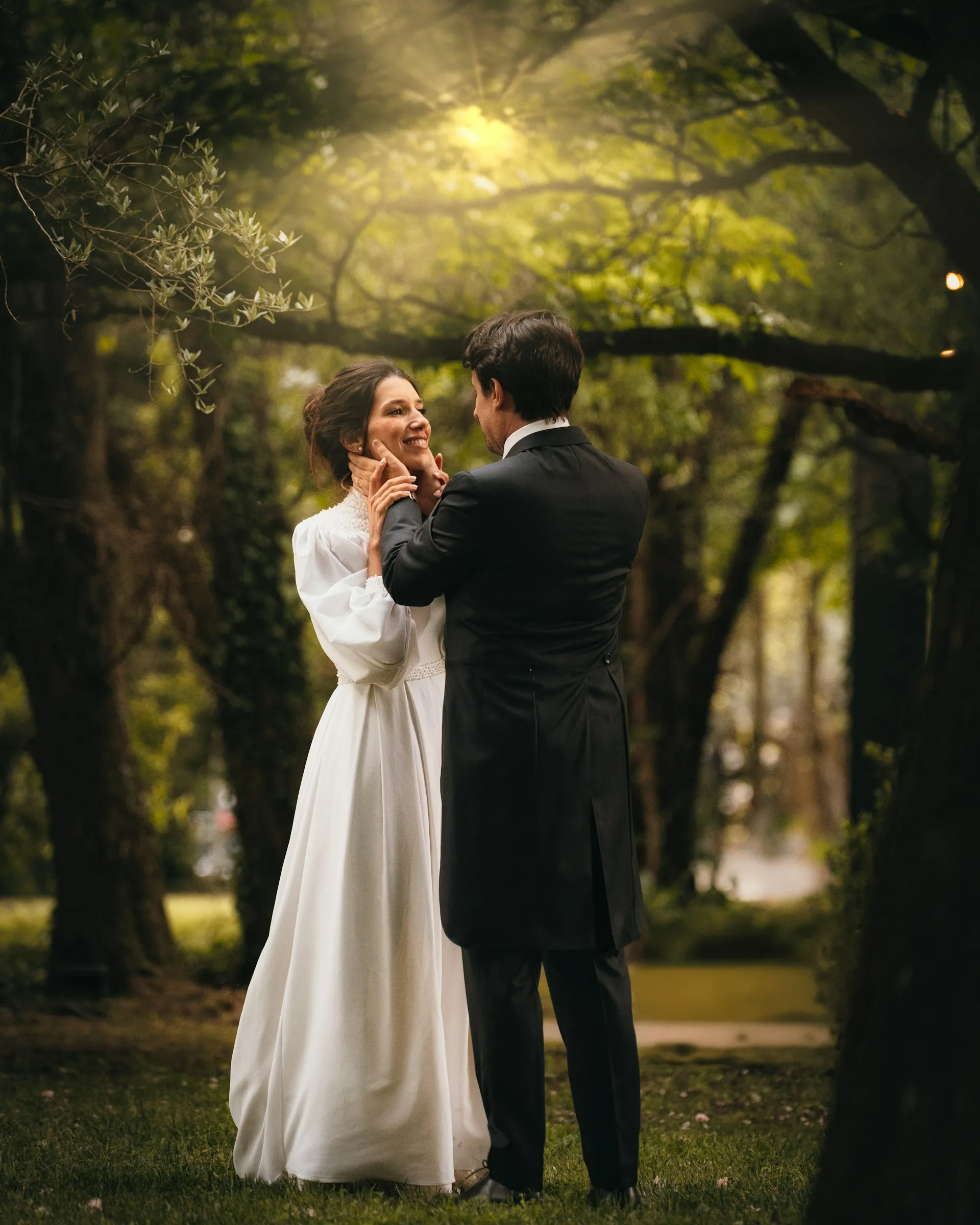 Beatriz and Henrique under the trees